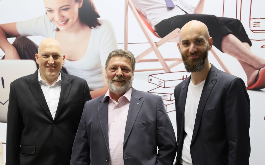 Zufriedene Aussteller: Andreas Schober (rechts), aconitas GmbH, Jan Bindig (links), Bindig Media und kiwiko Vorstand Matthias Jablonski (Mitte)